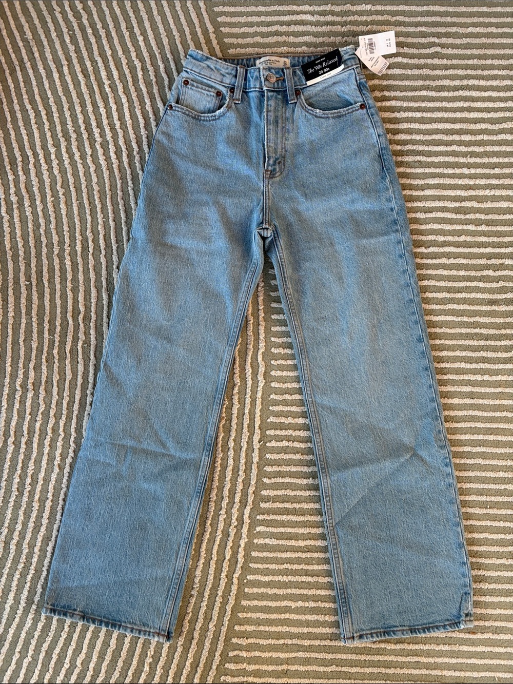NWT Abercrombie & Fitch Curve Love High Rise 90s Relaxed Jeans Medium Wash, 24